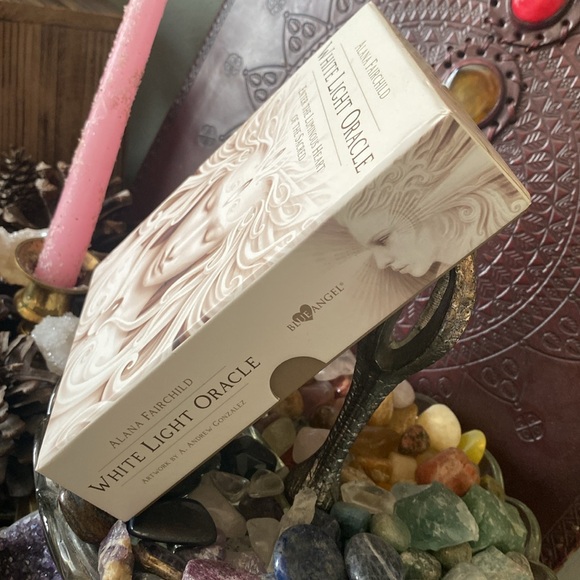 White Light Oracle: Enter the Luminous Heart of the Sacred Oracle Card Deck - Picture 2 of 10